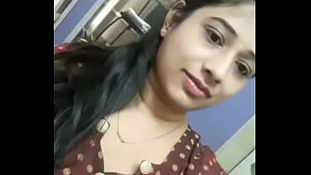 Desi Indian Nursery teacher leaked MMS showing pussy and boobs to boyfriend on camera