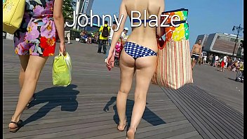 candid beach booty of NYC