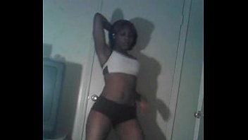 fine black girl twerking