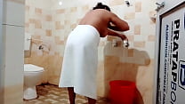 Hot girl washroom fingerings video....